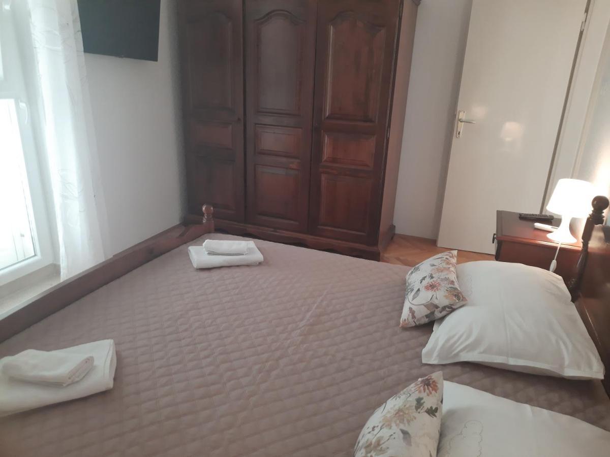 Apartments Villa Beba Комижа Экстерьер фото